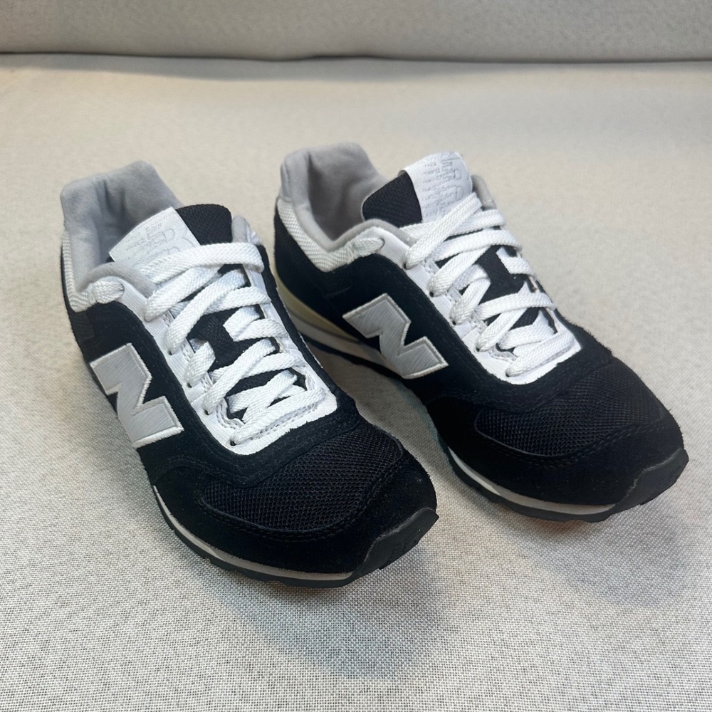 New Balance 598 Running Shoes Womens 7 Black Suede Mesh Classic Trendy Sneakers